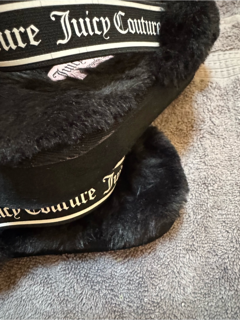 Juicy Couture Black Faux Fur Slide Sandals with Crystal Logo - Picture 5 of 8